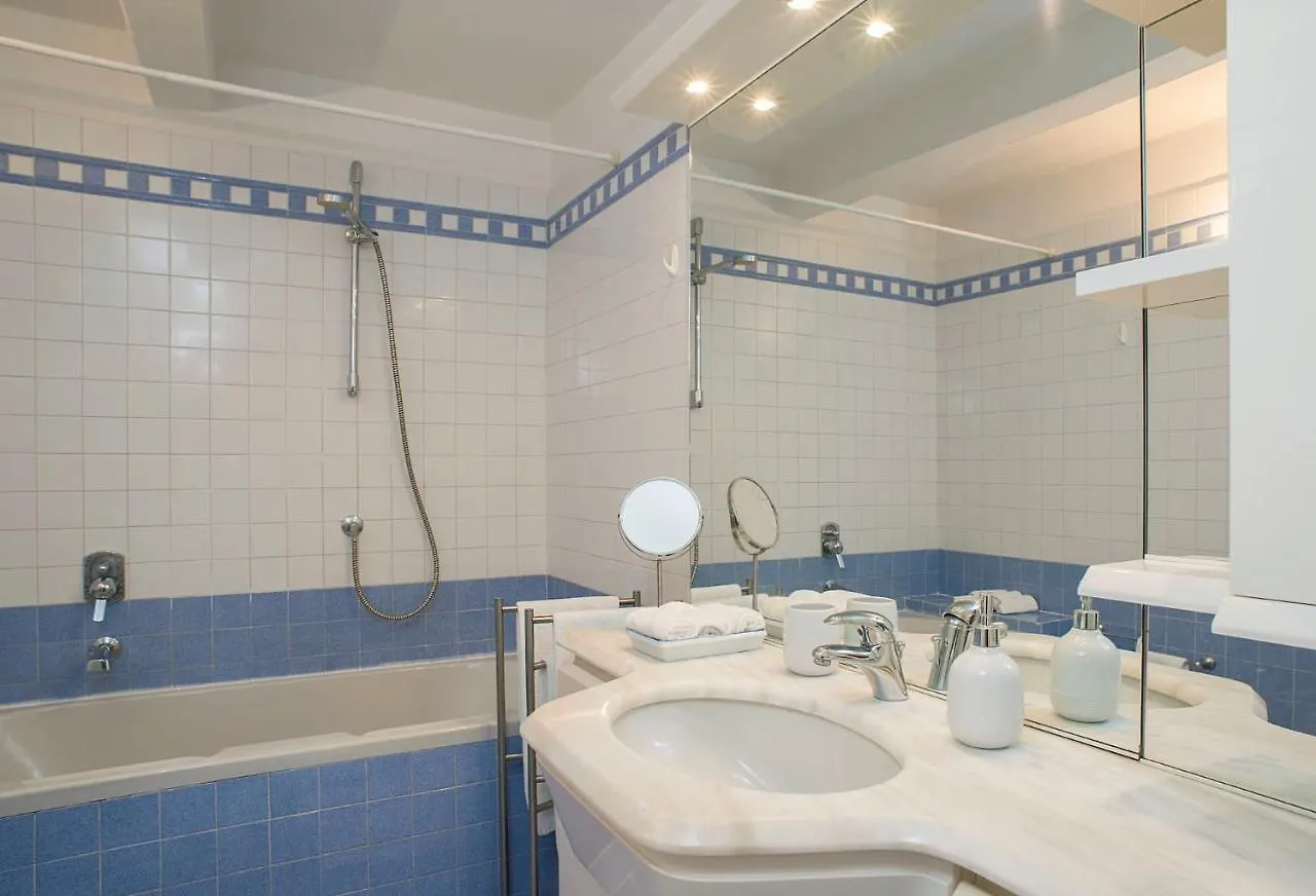 Visconti Di Modrone Palace Heart Of Florence Apartment